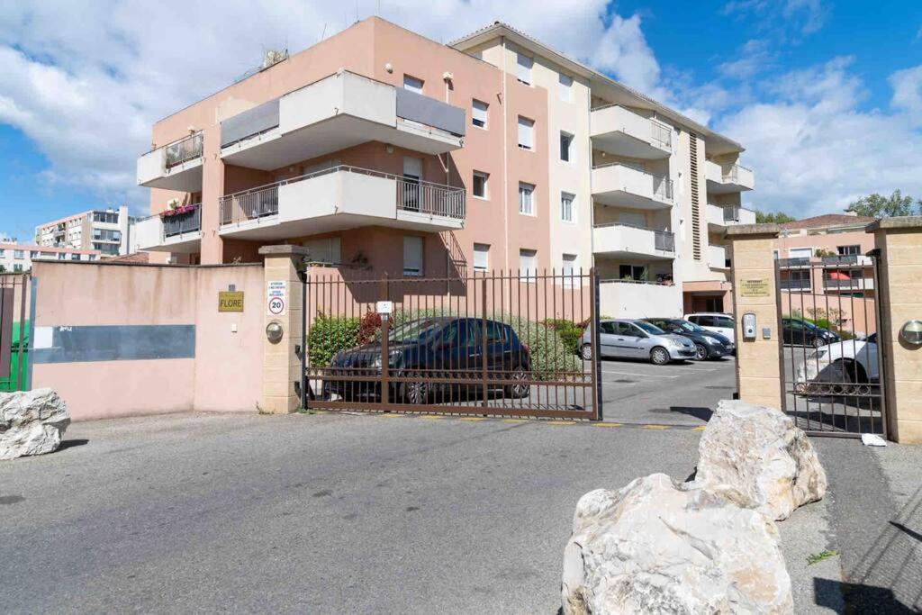 Appartement Avignon Garage-Spacieuse Terrasse Exterior foto